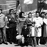 Праздничная демонстрация в Грозном на площади им. Ленина.