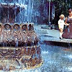 Фонтан в Комсомольском сквере возле школы № 1.