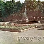 Фонтан в Комсомольском сквере возле школы № 1.