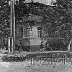 В этом доме в 1918 году находился штаб сунженской Красной Армии (станица Карабулакская)